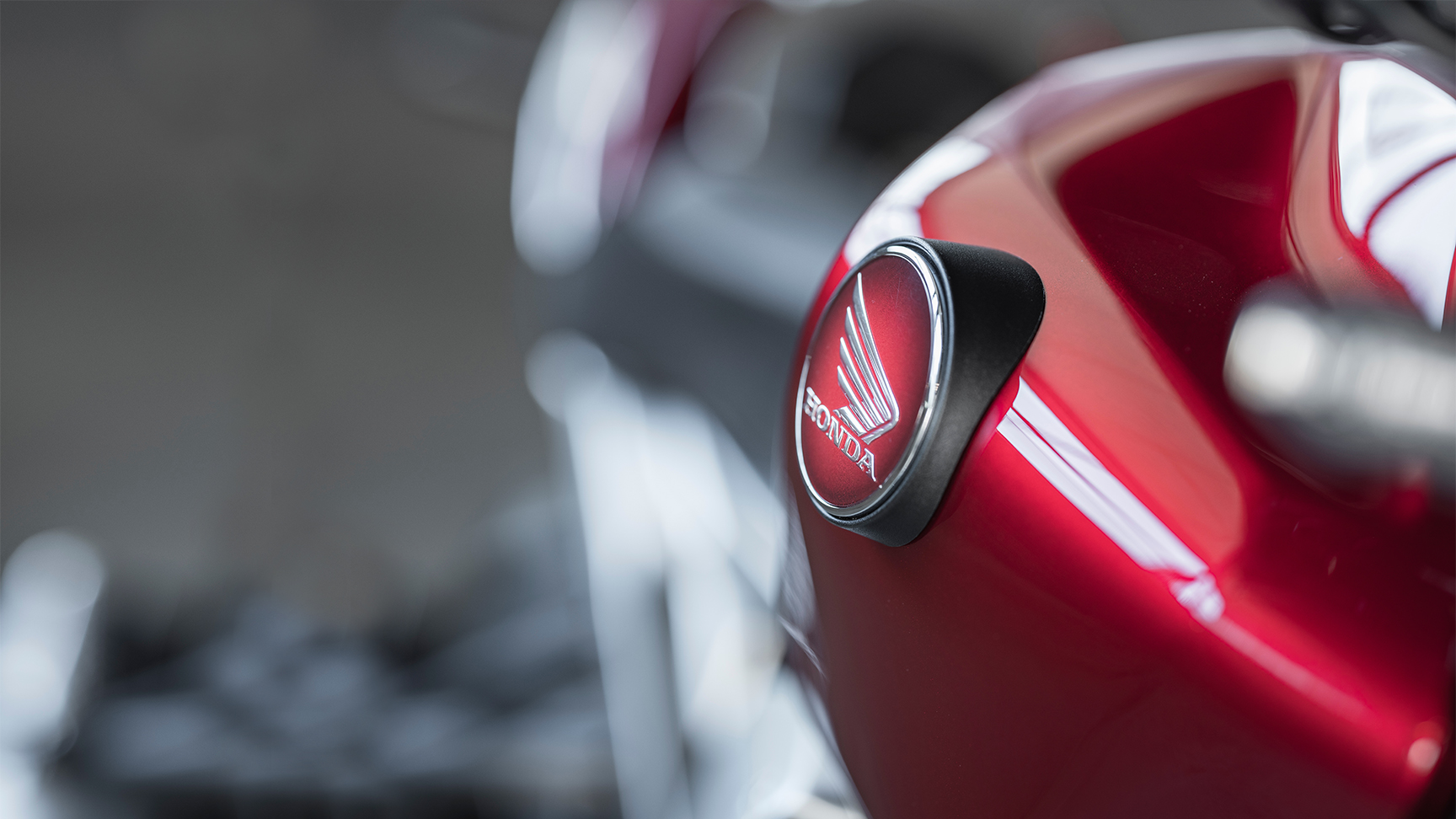 Honda CB1000R, detailní záběr palivové nádrže