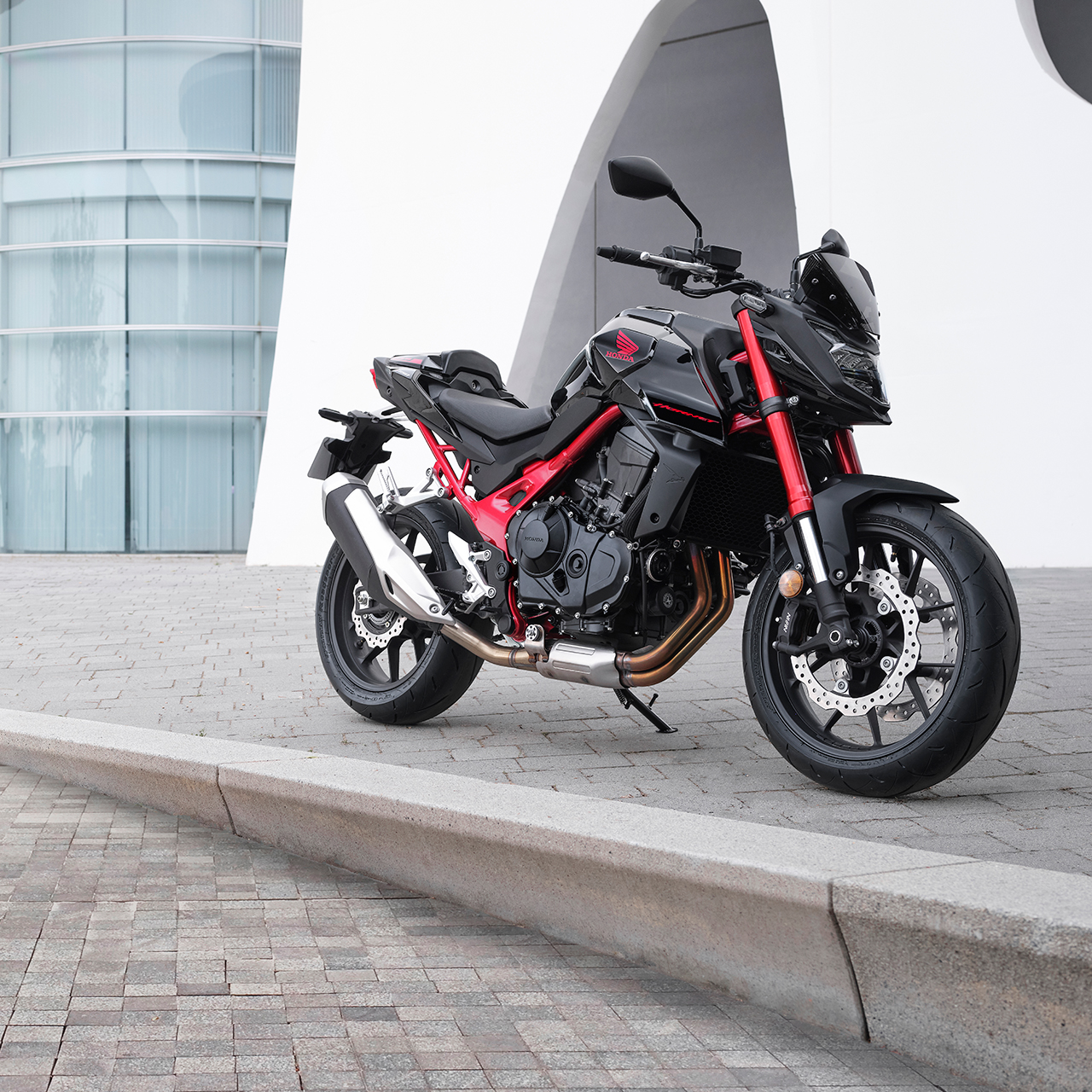 Honda CB750 Hornet, na místě, s jezdcem