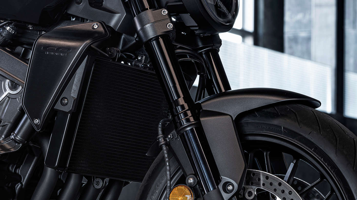 CB1000R Black Edition, zavěšení předního kola v černé