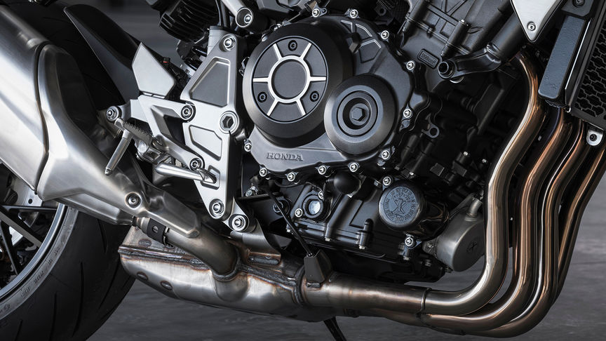 Honda CB1000R, vzrušující řadový čtyřválcový motor 