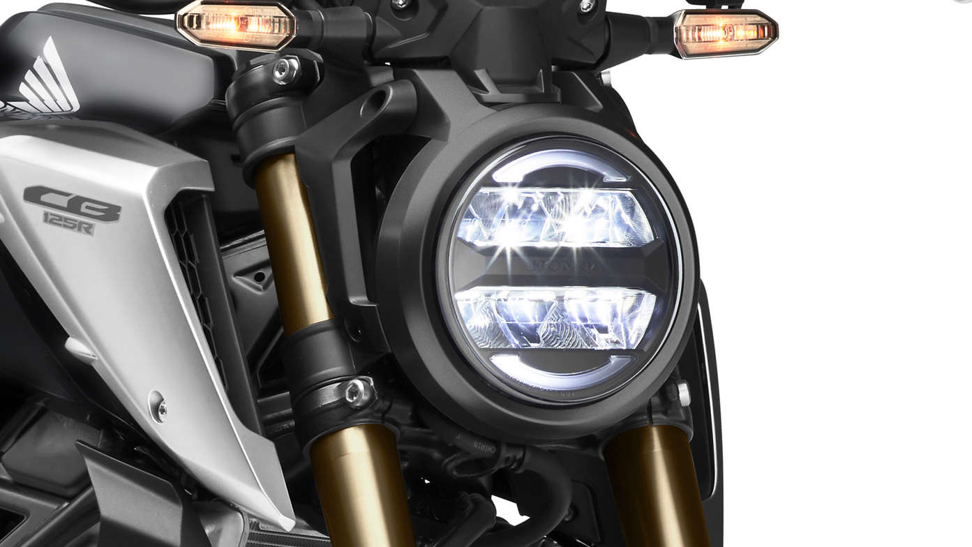 Honda CB125R, ostré osvětlení LED