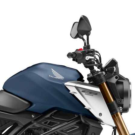 Honda CB125R, pravá strana, záběr na nádrž a řídítka, studiový záběr, modrý motocykl