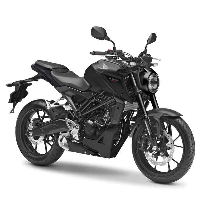 Honda CB125R, přední pravý poloprofil, studiový záběr, černý motocykl