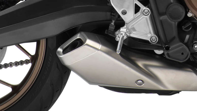 CB650R Neo Sports Café, záběr na výfukové potrubí, studiový snímek