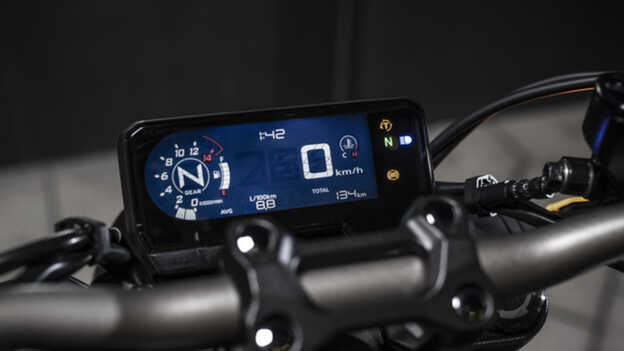 digitální LCD přístrojový panel v novém dobře čitelném provedení