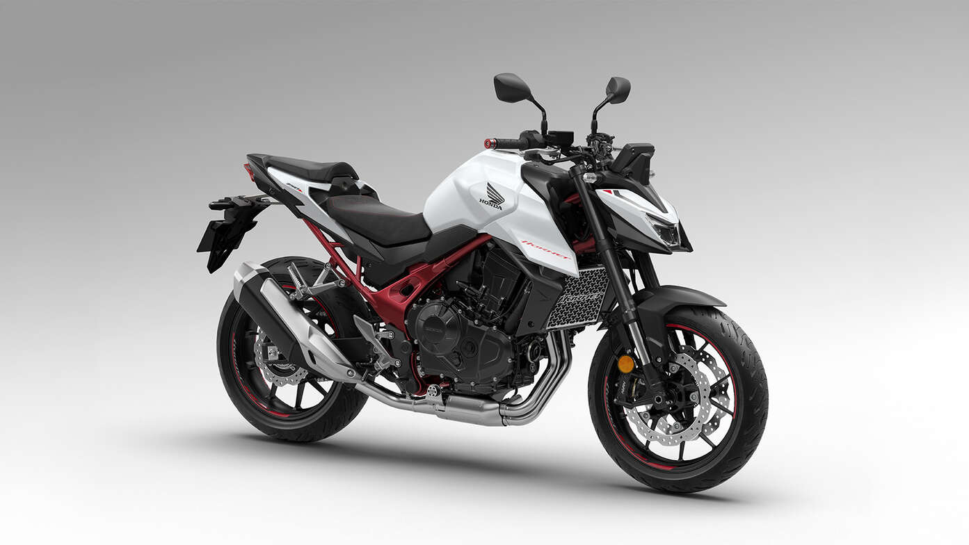 Honda CB750 Hornet se sadou příslušenství 