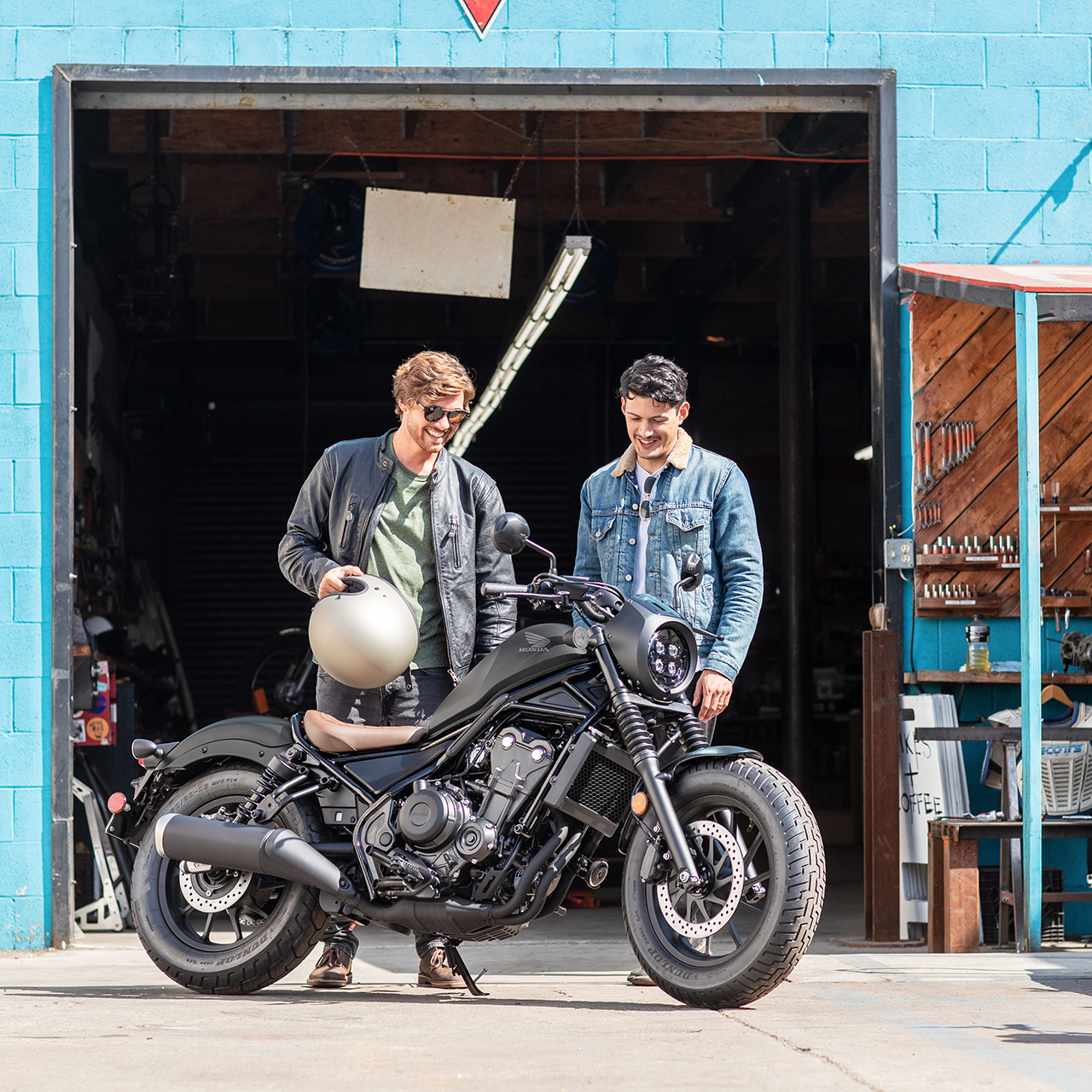 CMX500 Rebel se dvěma jezdci