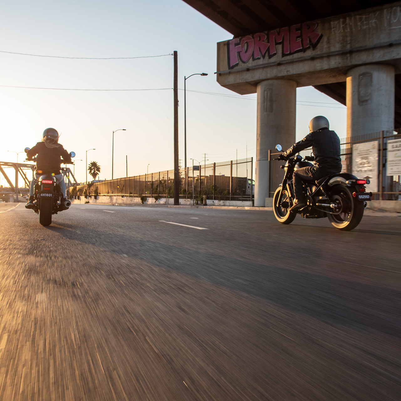 CMX500 Rebel se dvěma jezdci