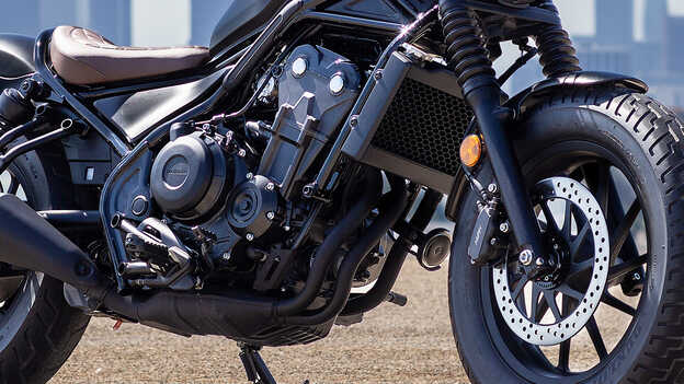 Detail motoru modelu CMX500 Rebel