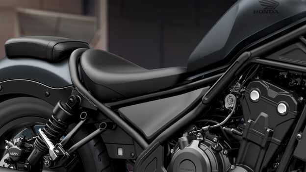 Sedlo jezdce motocyklu Rebel CMX500