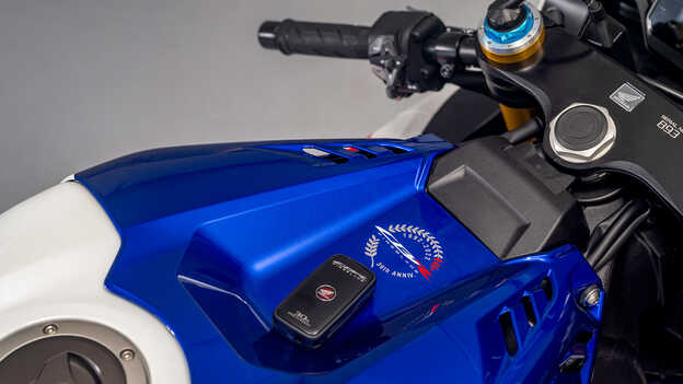 Chytrý klíč k motocyklu Honda CBR1000RR-R Fireblade s logem k 30. výročí