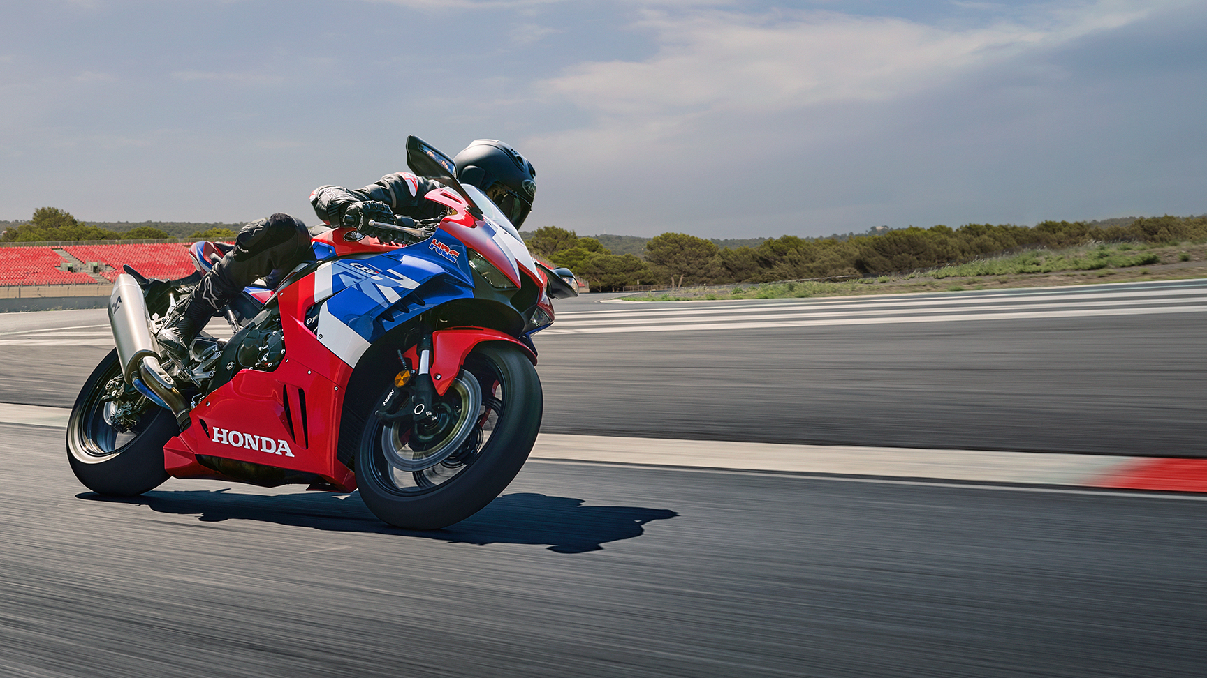 Honda CBR1000RR-R Fireblade na horizontu závodní trati