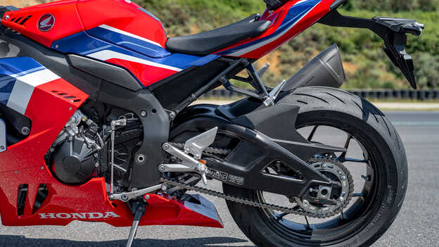 Honda CBR1000RR-R Fireblade s hliníkovou kyvnou vidlicí z modelu RCV213V-S