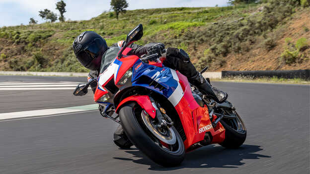 Honda CBR1000RR-R Fireblade s modernizovanou sadou Electronic Performance Package