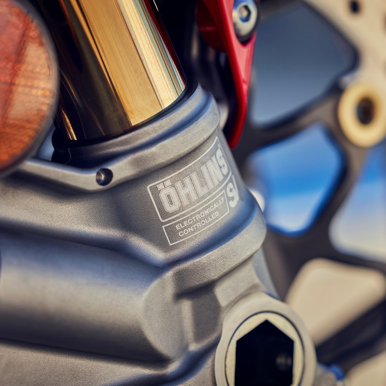 Detail čtyřpístkových předních brzdových třmenů Brembo Stylema R.