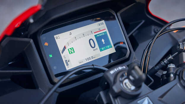 Honda CBR500R – připojení chytrého telefonu s navigací