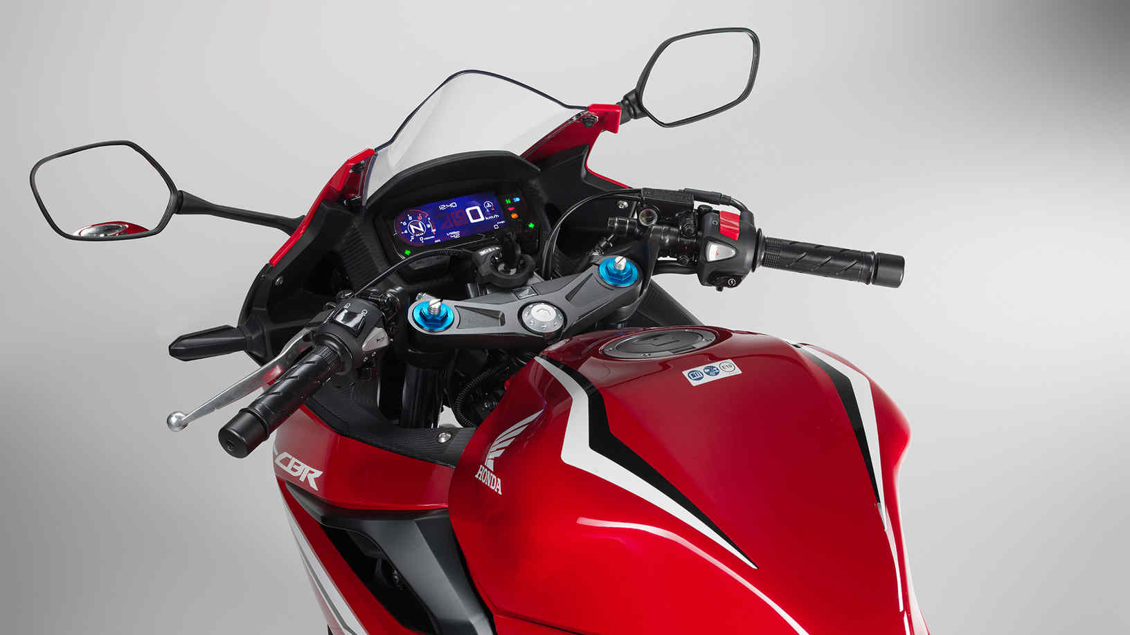 CBR500R, záběr na kokpit