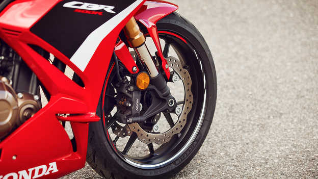 CBR500R: Nové 41mm VIDLICE Showa SFF-BP USD