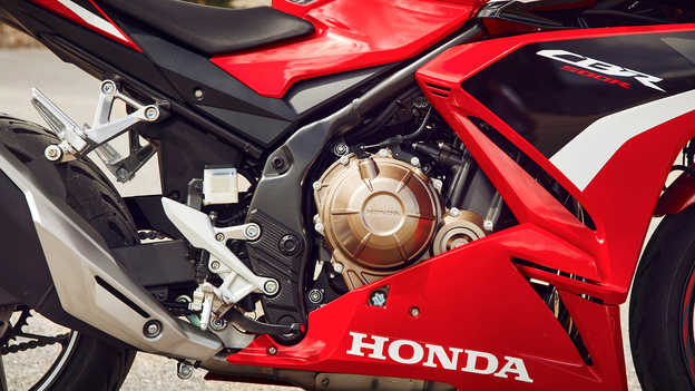 CBR500R: Vzrušující výkon dvouválce