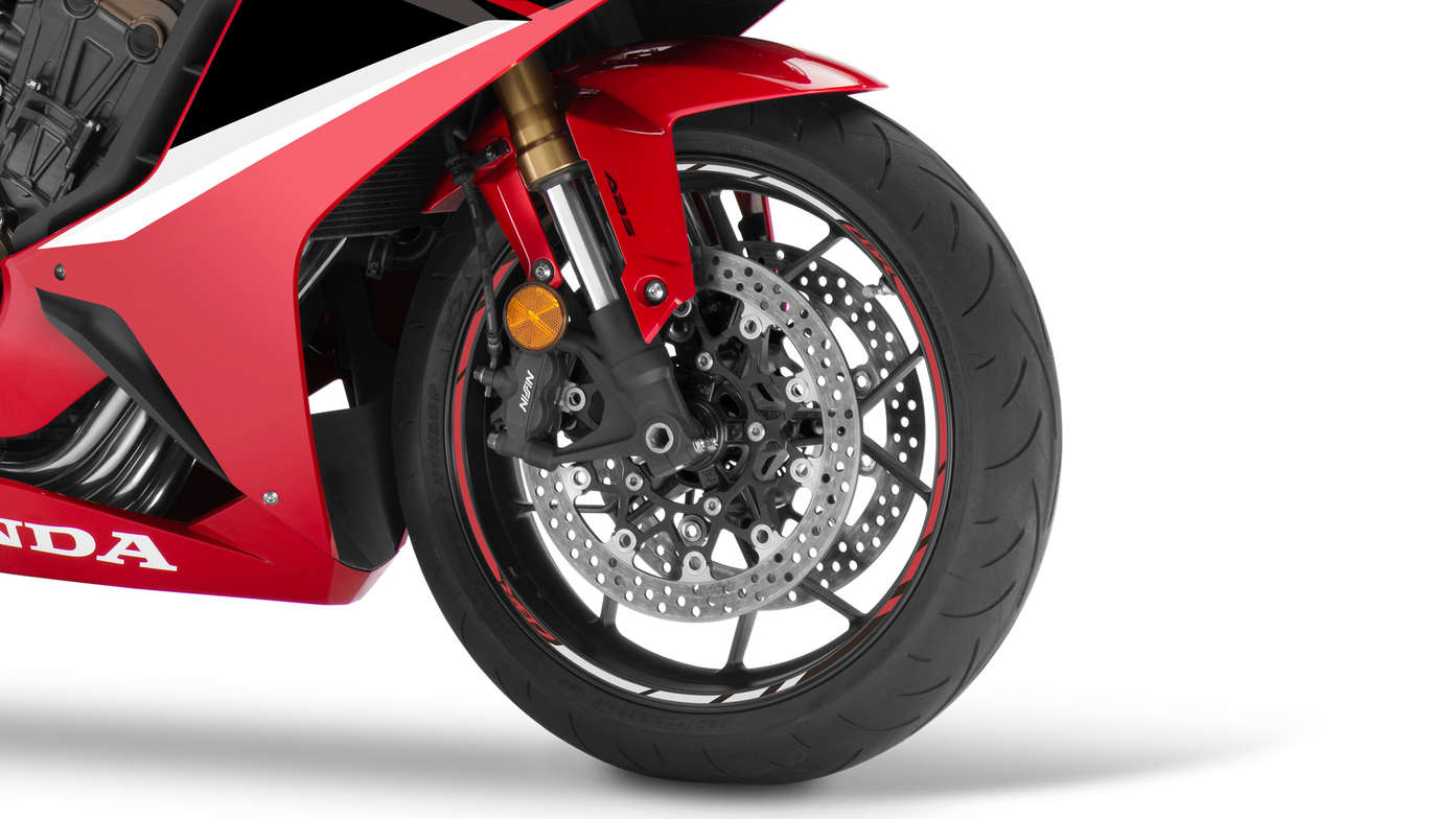 CBR650R, studiový záběr, přiblížení na radiální brzdové třmeny