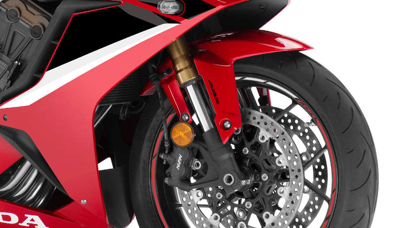CBR650R, studiový záběr, přiblížení na vidlici Showa.