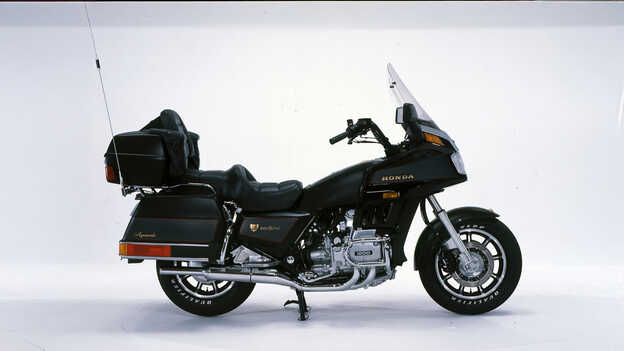 Řada Gold Wing GL1200 z roku 1984