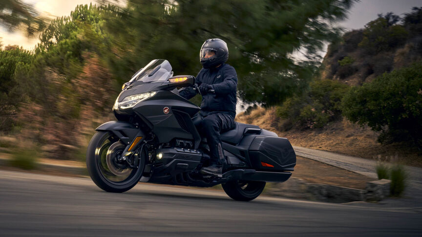 Boční pohled na motocykl Honda GL1800 Gold Wing
