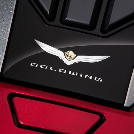 Detailní záběr znaku modelu Honda Gold Wing