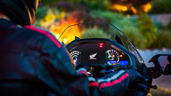 Detailní záběr přístrojového panelu modelu Honda Gold Wing