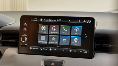 Honda CONNECT s 9" dotykov&yacute; displejem a navigac&iacute;