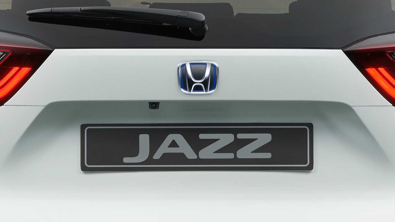 Detailní záběr pomocné parkovací kamery modelu Honda Jazz Hybrid